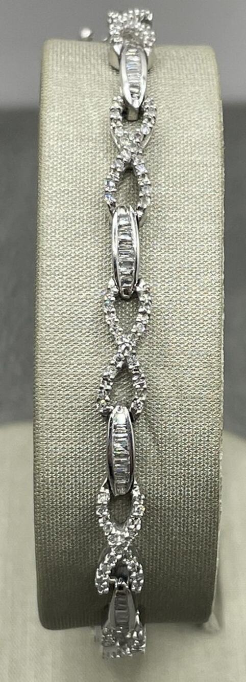 10K White Gold Diamond Infinity Design Bracelet (22102)